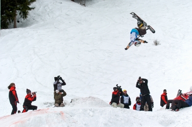SNOWSCOOT INSANE CORENTIN FLIPPING NO HANDED FOR THE TITLE