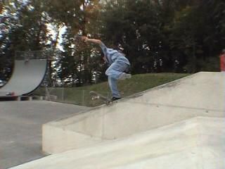 One foot noseslide